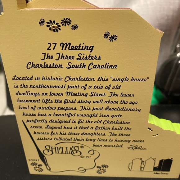 Sheila’s collection wooden house - Picture 2 of 3